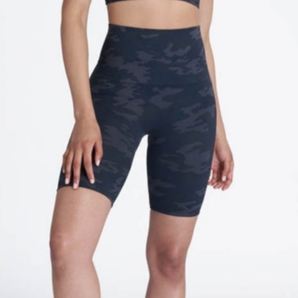 Spanx Lamn Biker Short Black Camo Large Outdoor Athletic Gym Workout New